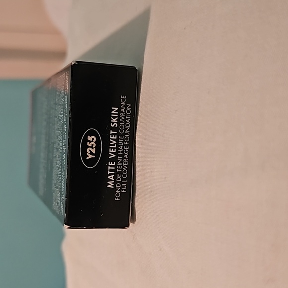 Makeup Forever Foundation - Picture 3 of 3